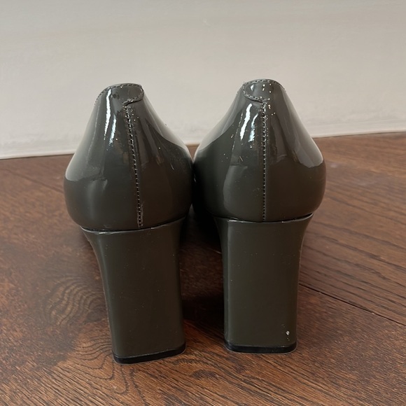 MARC Fisher Grey Patent Leather Pumps Size 8.5 - Picture 4 of 7